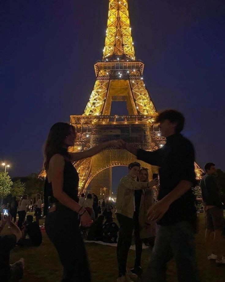 "bu dünyada sen ve ben varız, bir de diğer gereksiz detaylar."🖤
<a href="/davincitookapen/">🪽</a> <a href="/sabahayolculuk/">hazel</a>
#kasırgayakanansaka