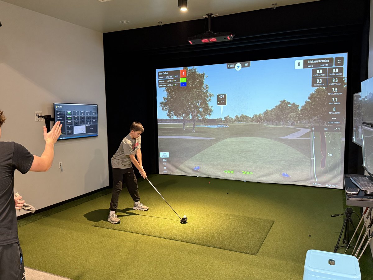 Trojans hard at work on a Friday afternoon. Getting better one day at a time.

#isitspringyet?
#Mission2025
#TrojanGolf