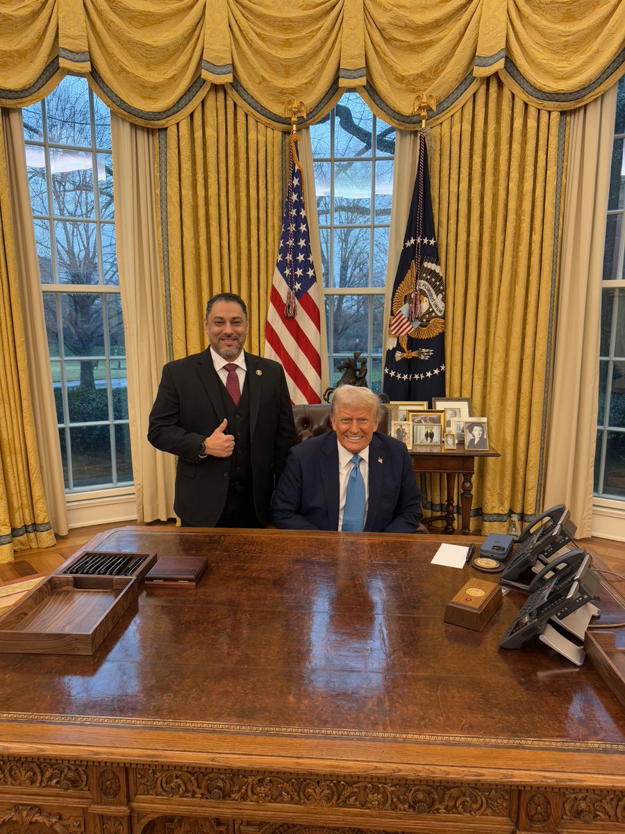 Thank you to <a href="/POTUS/">President Donald J. Trump</a> Donald J. Trump for meeting with <a href="/BPUnion/">Border Patrol Union - NBPC</a> National President Paul Perez today &amp; for your strong support for the men &amp; women protecting our nation’s borders! We are proud to Make America Safe Again under your leadership! <a href="/DHSgov/">Homeland Security</a> <a href="/Sec_Noem/">Secretary Kristi Noem</a>  <a href="/RealTomHoman/">Thomas D. Homan</a>