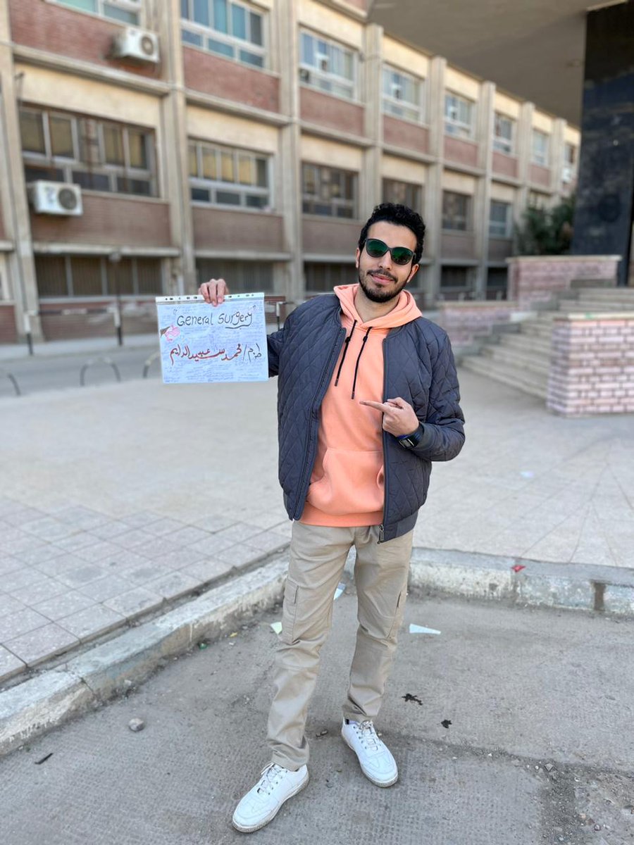 abdeldayem98's tweet photo. اتصورت الصور دى من سنه تقريبا ..
ساعتها الاختيار كان سهل ، مفكرتش كتير..
الهاجس جوايا مكانش هختار ايه، و لكن كان  ياترى هكمل ولا لأ....
ومع الوقت بقى الأصعب من إنك تكمل هو ان الظروف متغيركش لأسوء نسخة منك ...
يارب اكمل زى م بدأت 🙏
يارب لو اتغيرت ميكونش للأسوء 🙏 https://t.co/hHgtMiVQor