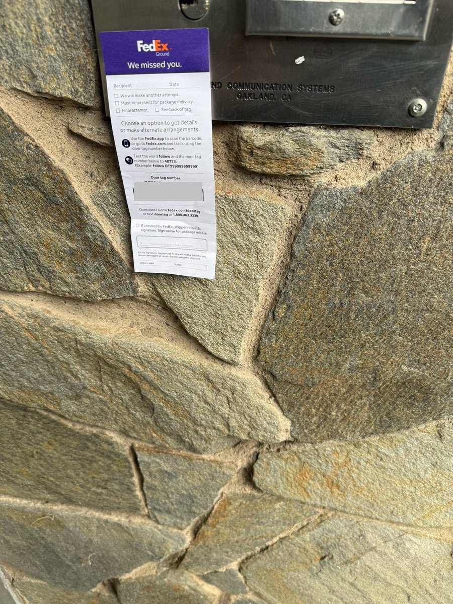 goldengip's tweet photo. @FedEx can we buy drivers a pen or two so they can take the guess work out of who this may or may not belong to?
#guessinggame #tryharder #fedex https://t.co/r4v9wmXYX1