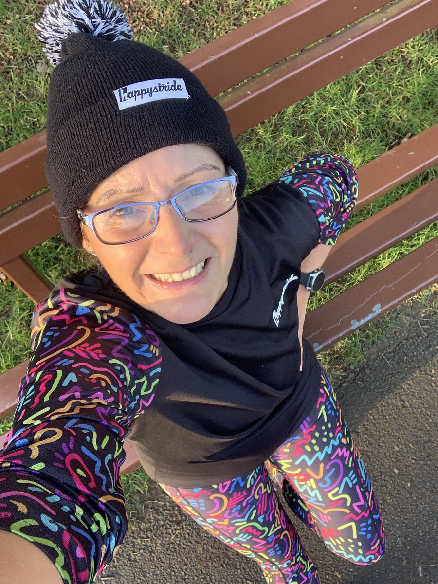 dulciedarling1's tweet photo. 5 mile run done, and thatβs Red January completed βοΈ 117 miles run 32 miles walked, ran everyday and day 575 of 10,000 steps a day! Chilling now with a baileys coffee & lindor chocs π #happystride #ukrunchat #reder #redjanuary https://t.co/juX5rRWGmw