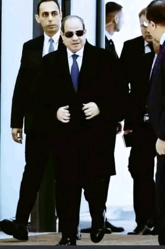 البطل الزعيم عبد الفتاح السيسي اسد الشرق الاوسط والدول العربيه الله ينصرك يا ريس 110 مليون مصري معاك يا فخامه الرئيس ولا ترامب ولا نتنياهو لهم اي لازمه انتصرنا عليهم في 73 وهننتصر عليهم 2025 ان شاء الله مصر في رباط الى يوم الدين