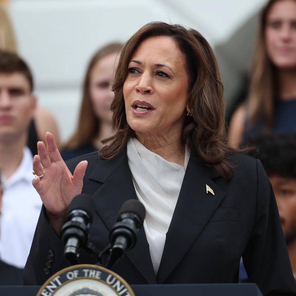 This year has started off horribly with this president! 

Do YOU think things would be better if Kamala won? 

YES or NO