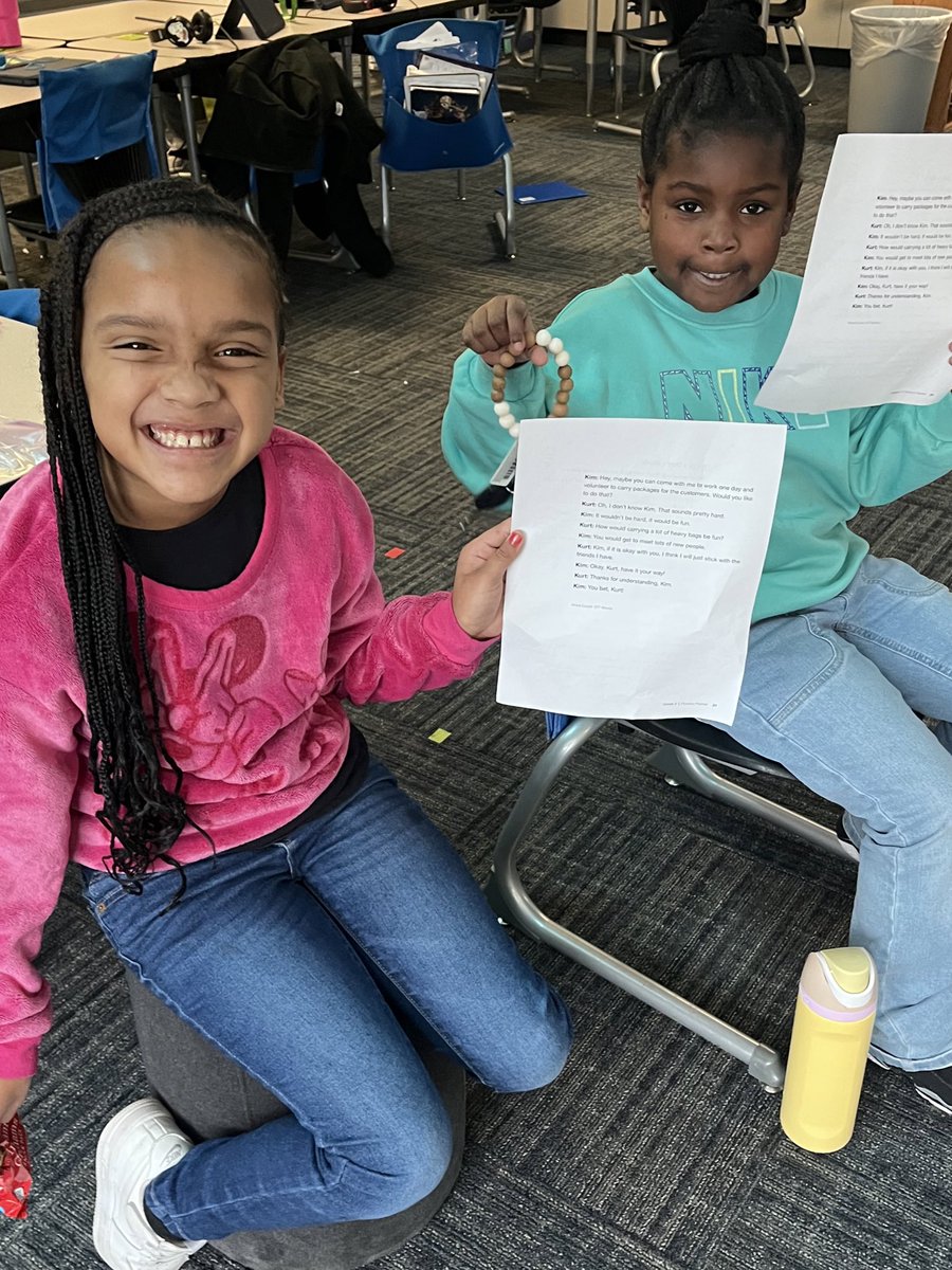 Today we practiced fluency with a little readers theatre. Students loved practicing and the performing for the class with their partner. They even had a few props! #fluencyfriday #warrenwill #Amplify