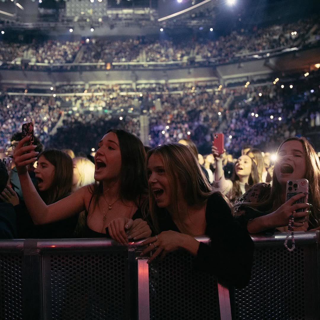 gracieabrams's tweet image. .@aaron_dessner and I were so honored to be in the same room as all of you last night for @fireaidla in support of the heroic first responders, all the generous volunteers across LA county, and every single family impacted by these horrific fires.
❤️