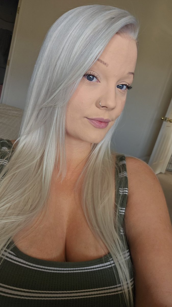 Diamonddes935's tweet photo. @OnlyFansNewBie https://t.co/AWBhn9fHGq https://t.co/t7F1NTOaWi