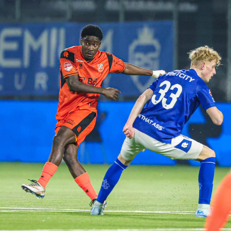 fcvolendam's tweet photo. 🔵⚪ ✘ 🟠⚫

🌙 Complete off-day
🆕 Debuut Cabral
🔜 ADO-thuis

FC Volendam staat na vijftien ongeslagen duels weer met beide benen op de grond. Het werd een vervelende avond in de Vliert 🗞️

#DBOVOL | #VolVoorOranje