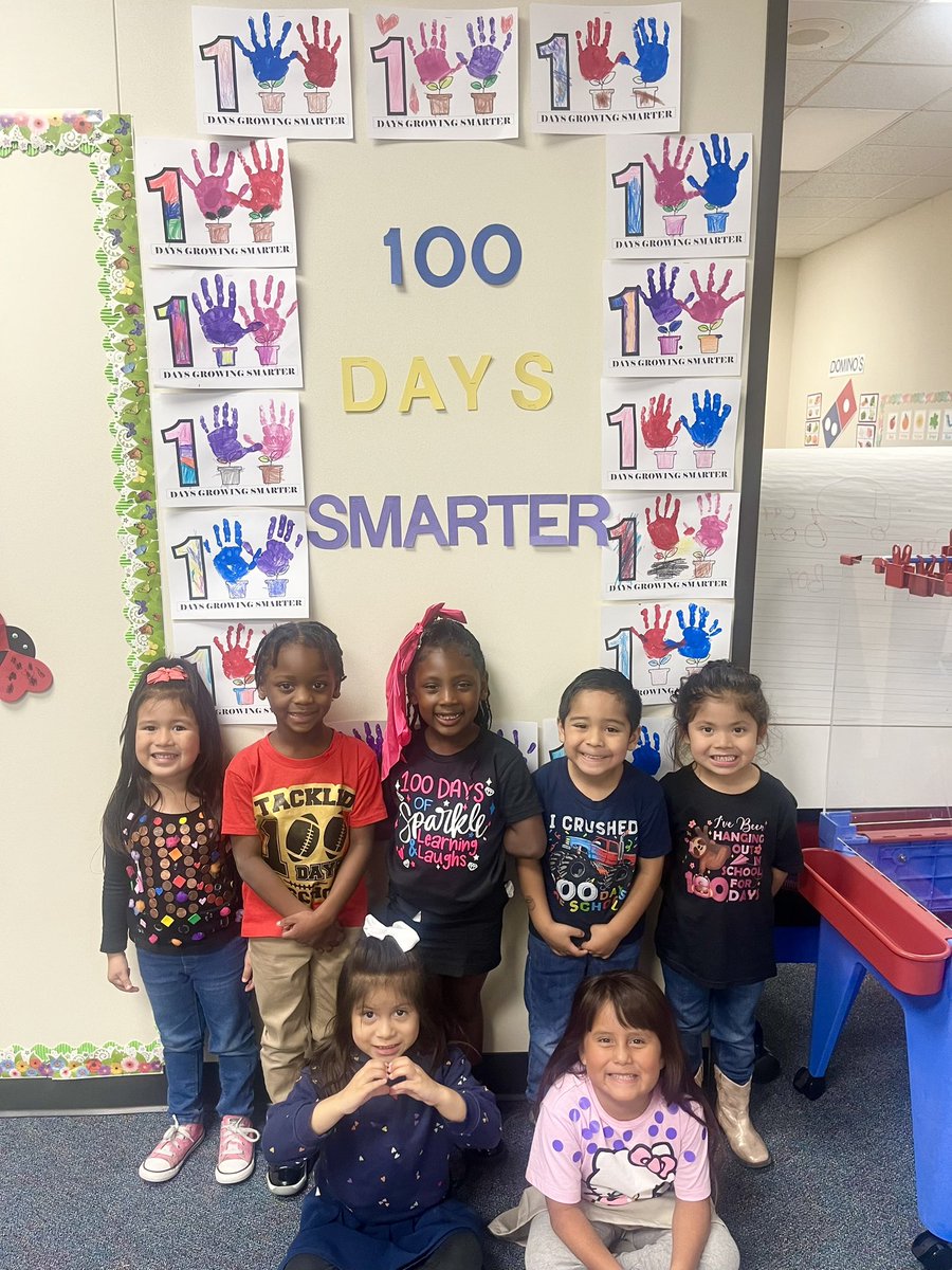 __Ms_Parker's tweet photo. Happy 100th day of school!🖤🫶🏾 @PetroskyPirates https://t.co/I6COrCKcZi