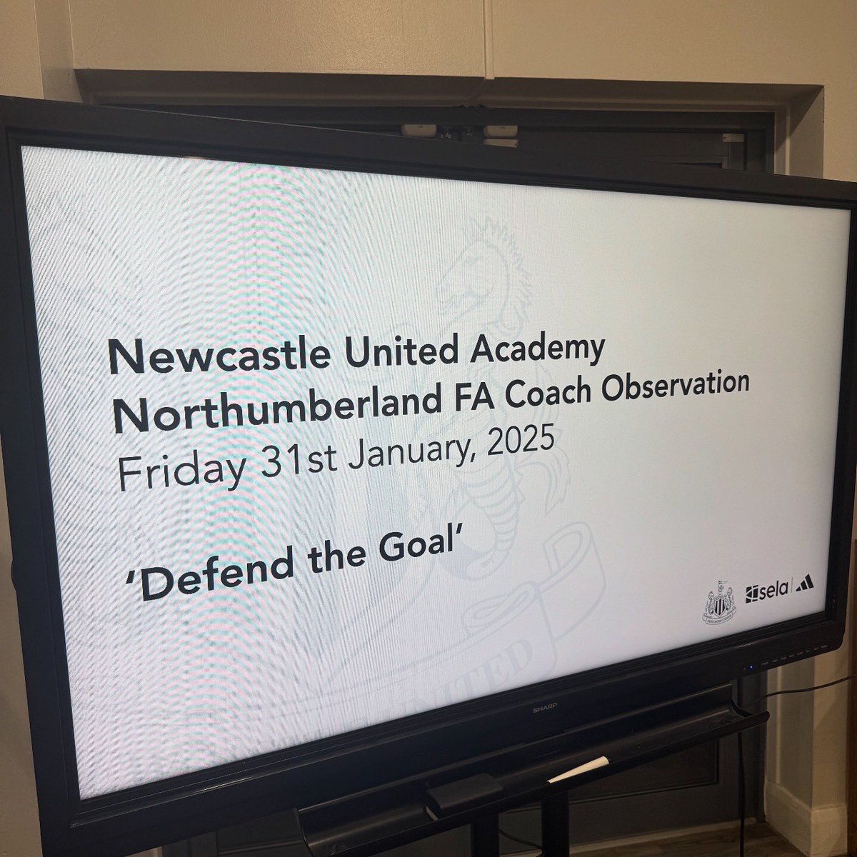 _CoachTheCoach's tweet image. Great start to our Coach Development Series with NUFC Academy! ⚽️ Over 50 coaches joined us for the 'Defend the Goal' session — hope you took away valuable insights. Big thanks to coaches Mike Slater &amp;amp; Steve Watson, and to the players who brought their best! 👏
#coachdevelopment