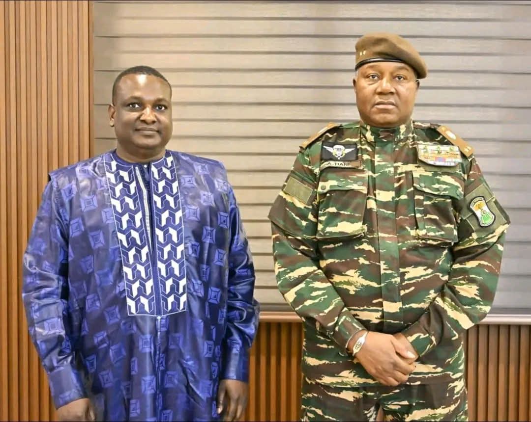 NIGER🇳🇪 : L'image du Soir
Le SABLE et le GÉNÉRAL TIANI🇧🇫🇳🇪🇲🇱
Si tu aime vraiment le travail que <a href="/Ibrahimamaigaa/">Ibrahima Maiga</a>  fait pour le sahel et l'Afrique en général retwett 
t.me/lafrquelibre