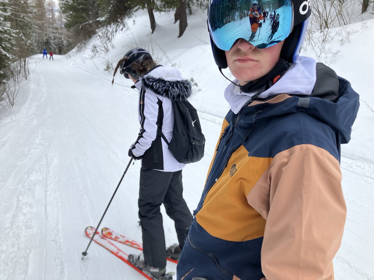 Skiing 2025