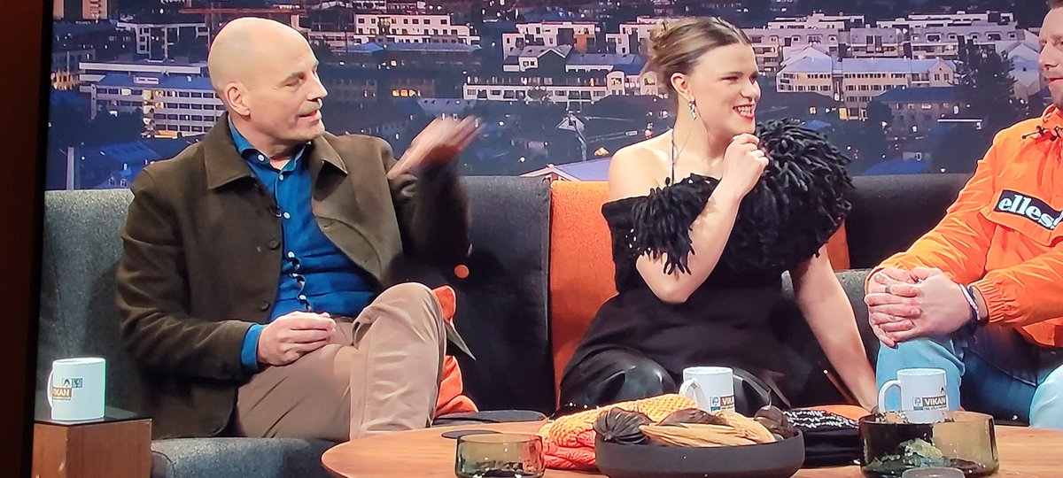 #vikan með Þorsteini Joð. Síðast þegar ég horfði þá tók Logi Geirs yfir þáttinn.