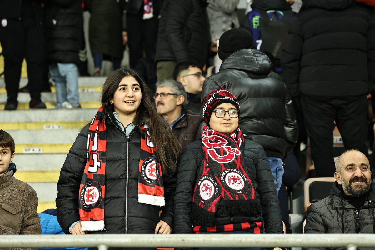 corumfk's tweet photo. Yediden yetmişe, bu sevda  ❤️🖤 

#İyigeceler #çorumfk https://t.co/BpyWlhM3b3