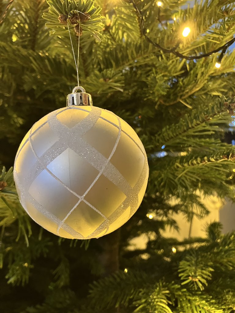Tveta härads allmoge tweet media