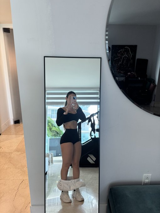 Just checking on da lean gains https://t.co/C27fKNtQsm