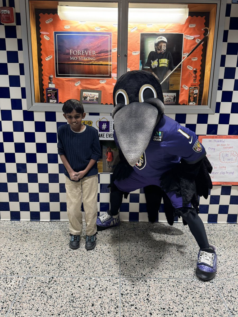 lindalelynx's tweet image. Poe came for a visit today as we came to a close of our Mo Gaba Week. Congrats to Ms. Vilson, Grace, and AJ for receiving the Mo Gaba Perseverance and Positivity Award. “Mo, you will always be a forever Lynx!”  #MoStrong #MoGaba #Belong @AACountySchools @Ravens #lynxstrong