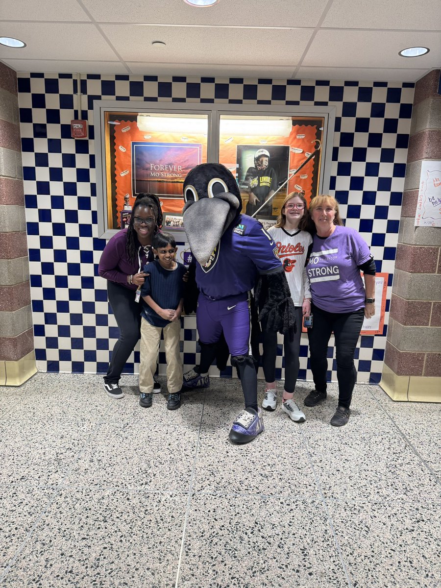lindalelynx's tweet image. Poe came for a visit today as we came to a close of our Mo Gaba Week. Congrats to Ms. Vilson, Grace, and AJ for receiving the Mo Gaba Perseverance and Positivity Award. “Mo, you will always be a forever Lynx!”  #MoStrong #MoGaba #Belong @AACountySchools @Ravens #lynxstrong