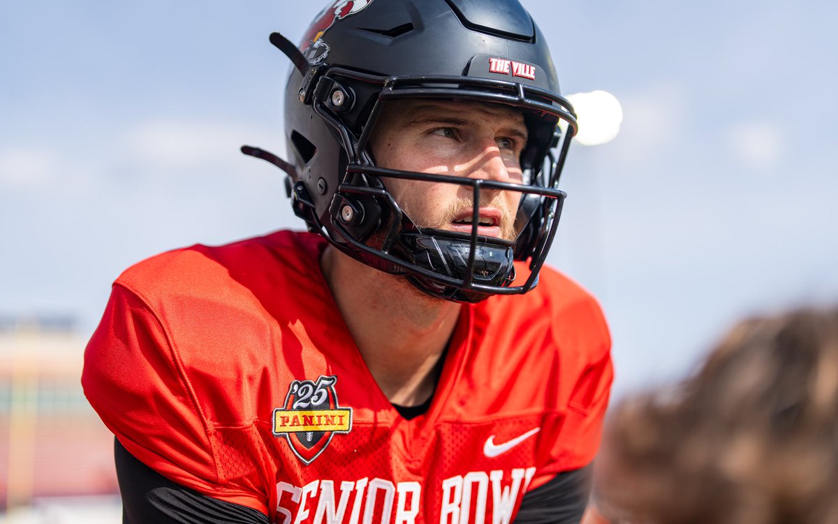 𝑩𝑹𝑬𝑨𝑲𝑰𝑵𝑮: Louisville's Tyler Shough was named top QB on National squad in vote from CB &amp; DS position groups at Practice Player-of-the-Week awards ceremony today at 2025 Reese’s Senior Bowl.

#TheDraftStartsInMOBILE™️