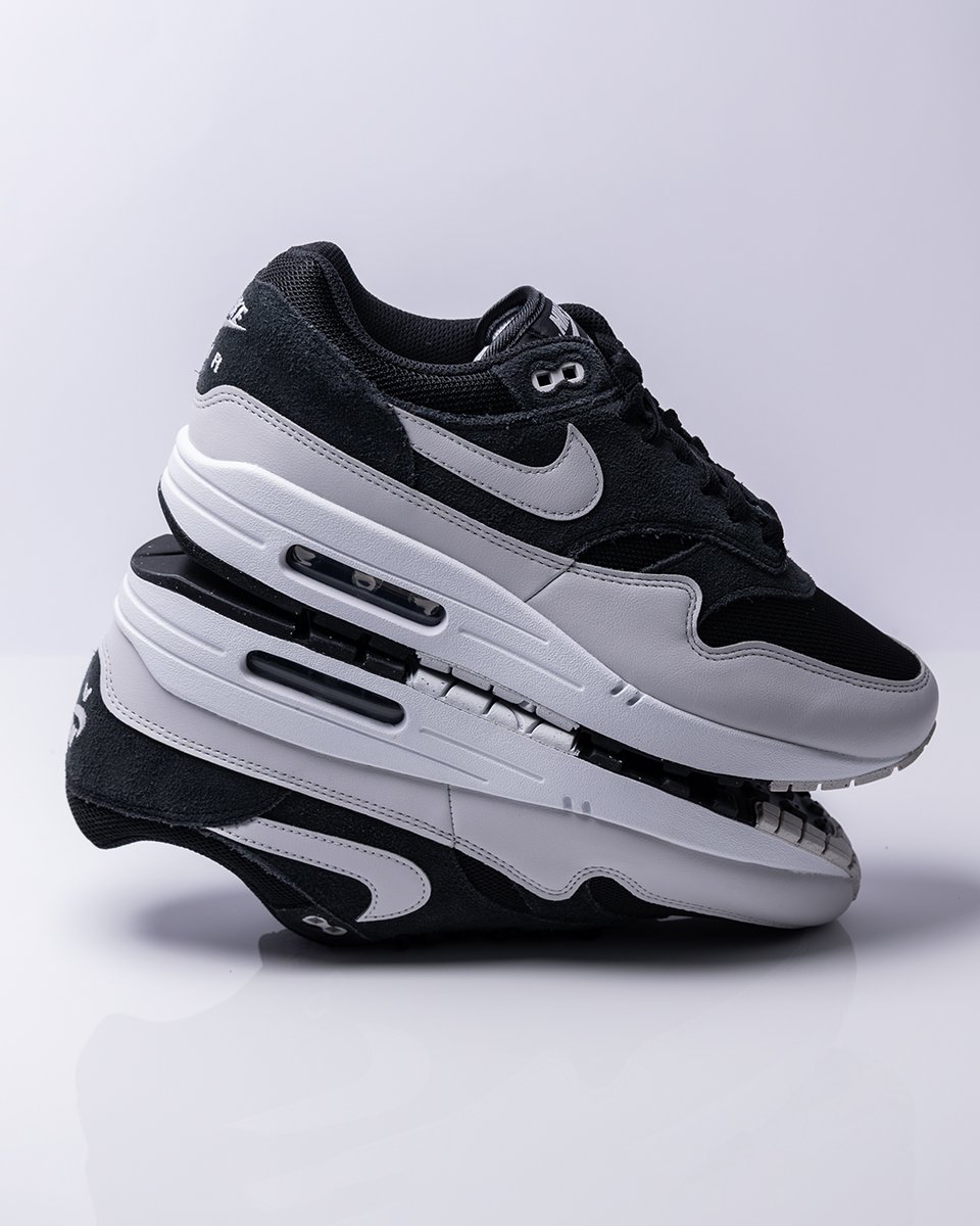 topsnbottomsusa's tweet image. Nike Air Max 1 "Off Noir" is now available online and in-store. Don’t miss this iconic drop - shop now! 💙🔥 ⁠
⁠
#AirMax1 #HyperBlue #OffNoir #Noir #Sneakerheads #StreetwearStyle #TopsAndBottomsExclusive #KickGameStrong