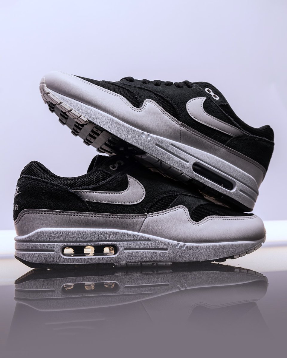 topsnbottomsusa's tweet image. Nike Air Max 1 "Off Noir" is now available online and in-store. Don’t miss this iconic drop - shop now! 💙🔥 ⁠
⁠
#AirMax1 #HyperBlue #OffNoir #Noir #Sneakerheads #StreetwearStyle #TopsAndBottomsExclusive #KickGameStrong