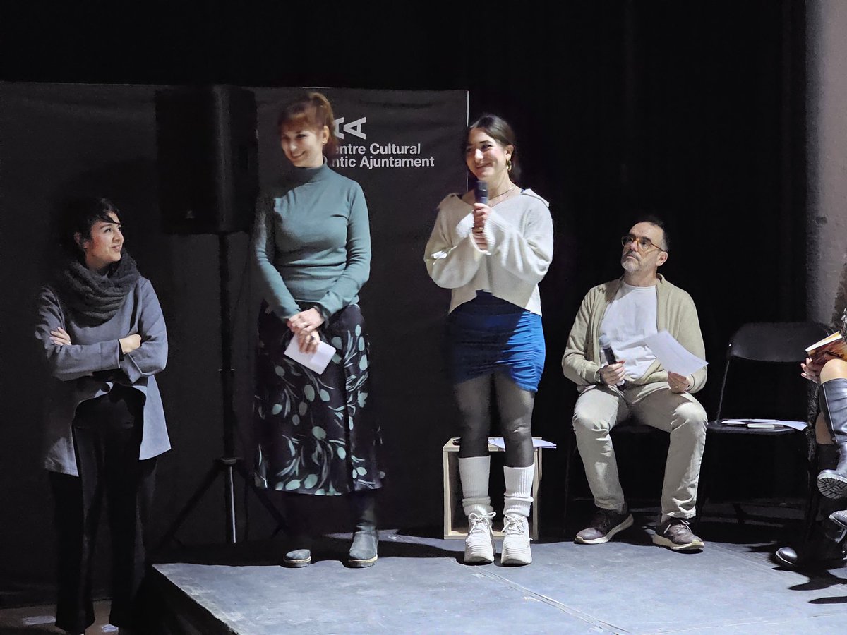 📘 'Enlairament i altres contes', el llibre resultant del 27è #PremiTINET, s'ha presentat avui a #Tarragona amb la participació del guanyador, Ramon Macià, i alguns dels autors finalistes. Com a novetat, la publicació incorpora enguany il•lustracions d'alumnes de l'<a href="/EADTarragona/">EADTarragona</a>