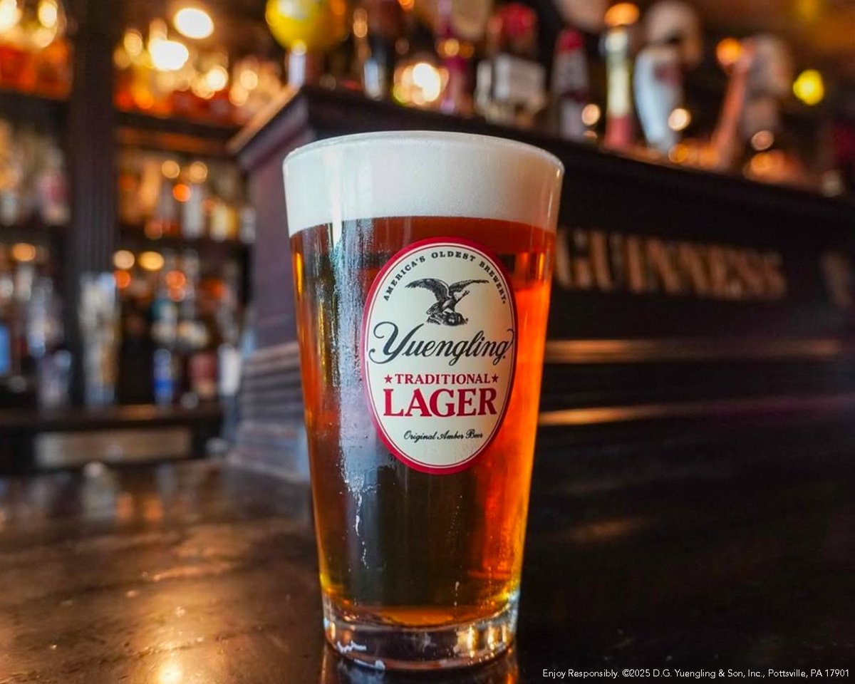 yuenglingbeer's tweet image. Cold, crisp, and calling your name. It’s the classic you crave. 🍻
📸- @KilkennysTulsa