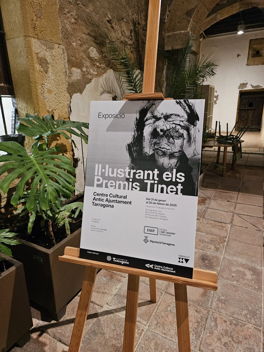 Una exposició a l'#AnticAjuntament de Tarragona recull les imatges amb fragments dels relats fins al 22/FEB. La diputada <a href="/Silvipll1977/">Sílvia Puerto</a> ha refermat el suport de <a href="/Dipta_cat/">Diputació de Tarragona</a> amb aquest guardó dels #PremisLiterarisTGN, convocats per  <a href="/TGNAjuntament/">Ajuntament de Tarragona</a> <a href="/OmniumTarragone/">Òmnium Tarragonès</a> i <a href="/CNLTarragona/">CNL Tarragona</a>