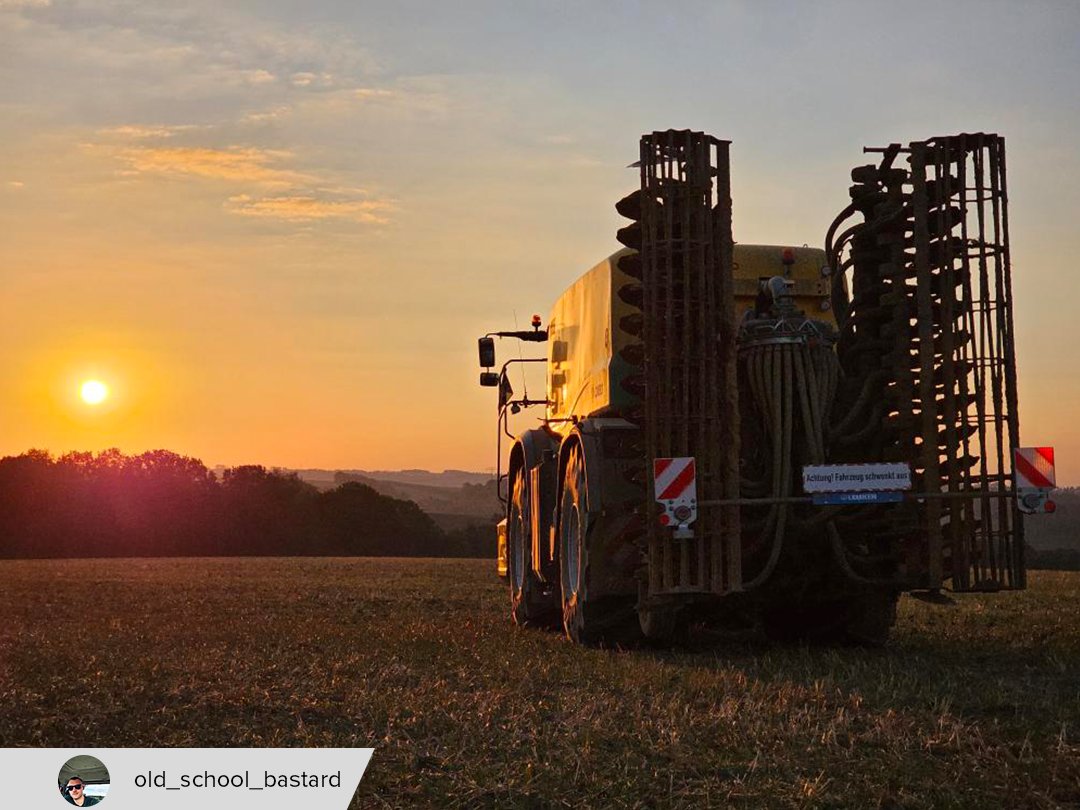 OxboCorp's tweet photo. It's Feature Friday with @ old_school_bastard (IG)
.
.
.
Vorbereitungen für die neue Saison laufen🫡😈 Wer ist schon heiß?🔥#agriculture #noslurrynoparty #güllemafiaost #ostblockbrigade #scaniapower #nature #farming #farmingofinstagram #oxboisag https://t.co/DBgFinmNbQ