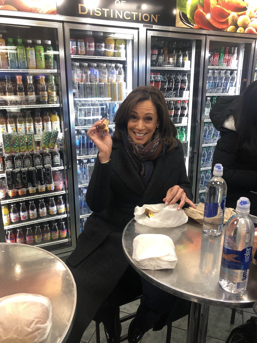 poisedsaint's tweet photo. auntie is thriving and people can’t handle it, love that for her https://t.co/npZAK3Xkwq