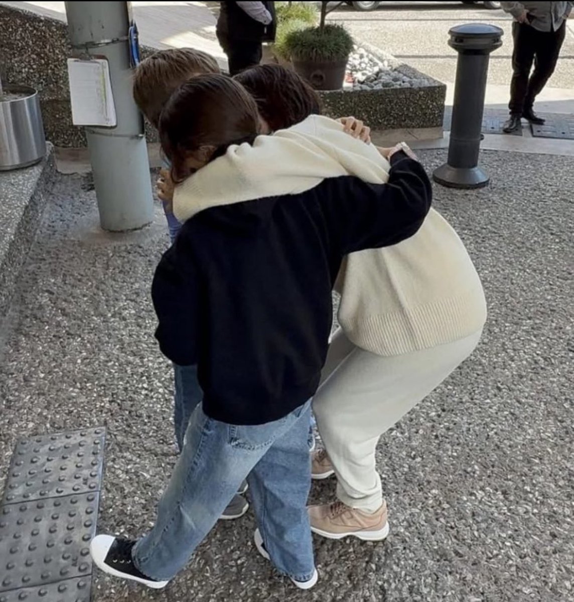 Gracias a la lucha incansable de #Mafer y de su valentía de defender a sus hijos de un violentador hoy pudo reunirse con ellos!  Gracias a todas las mujeres, organizaciones y personas que han actuado con sororidad y solidaridad en esta defensa por que las mujeres podamos vivir