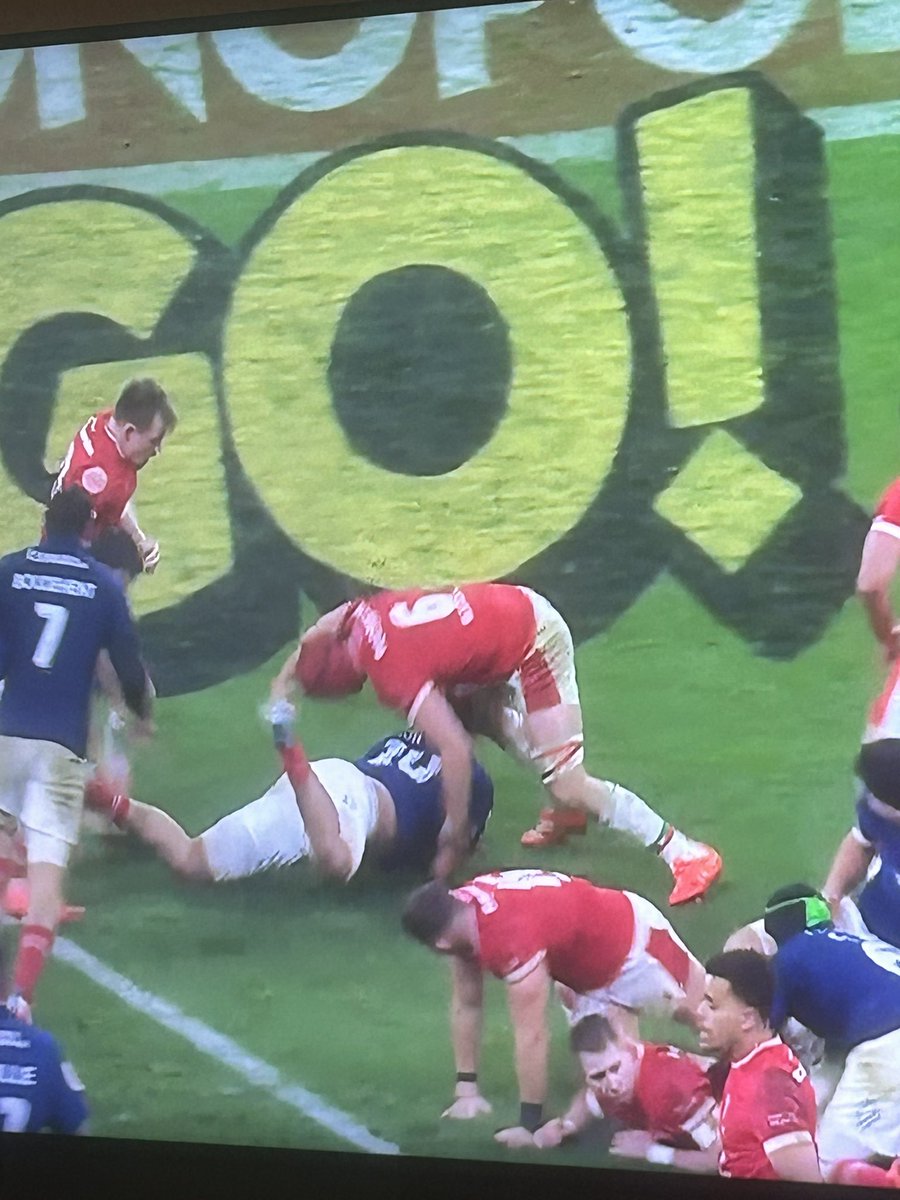 ‘No clear release’ 😂 this ref is fucking shite.