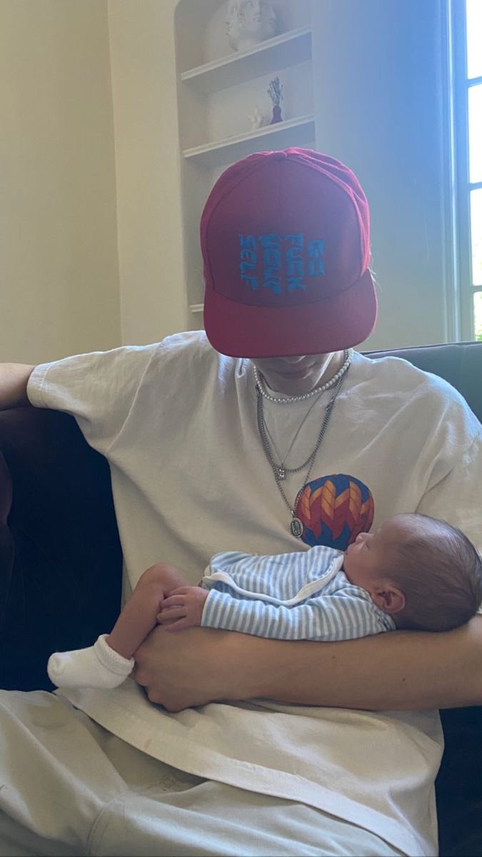 chill como si no se acabara de cagar hasta mancharse la espalda