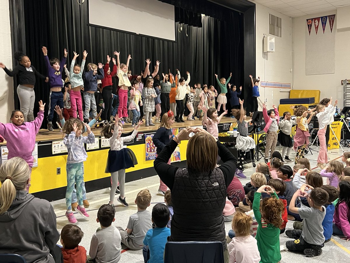 Mr_McComb's tweet photo. Last week we held our Mid-Year Celebration at @Lutherville_Lab. We honored student growth, enjoyed student performances, and laughed along with staff competitions. 

#MindsOnWholeHeartsAllIN!#FindingJoy https://t.co/E1Epr8uAE4