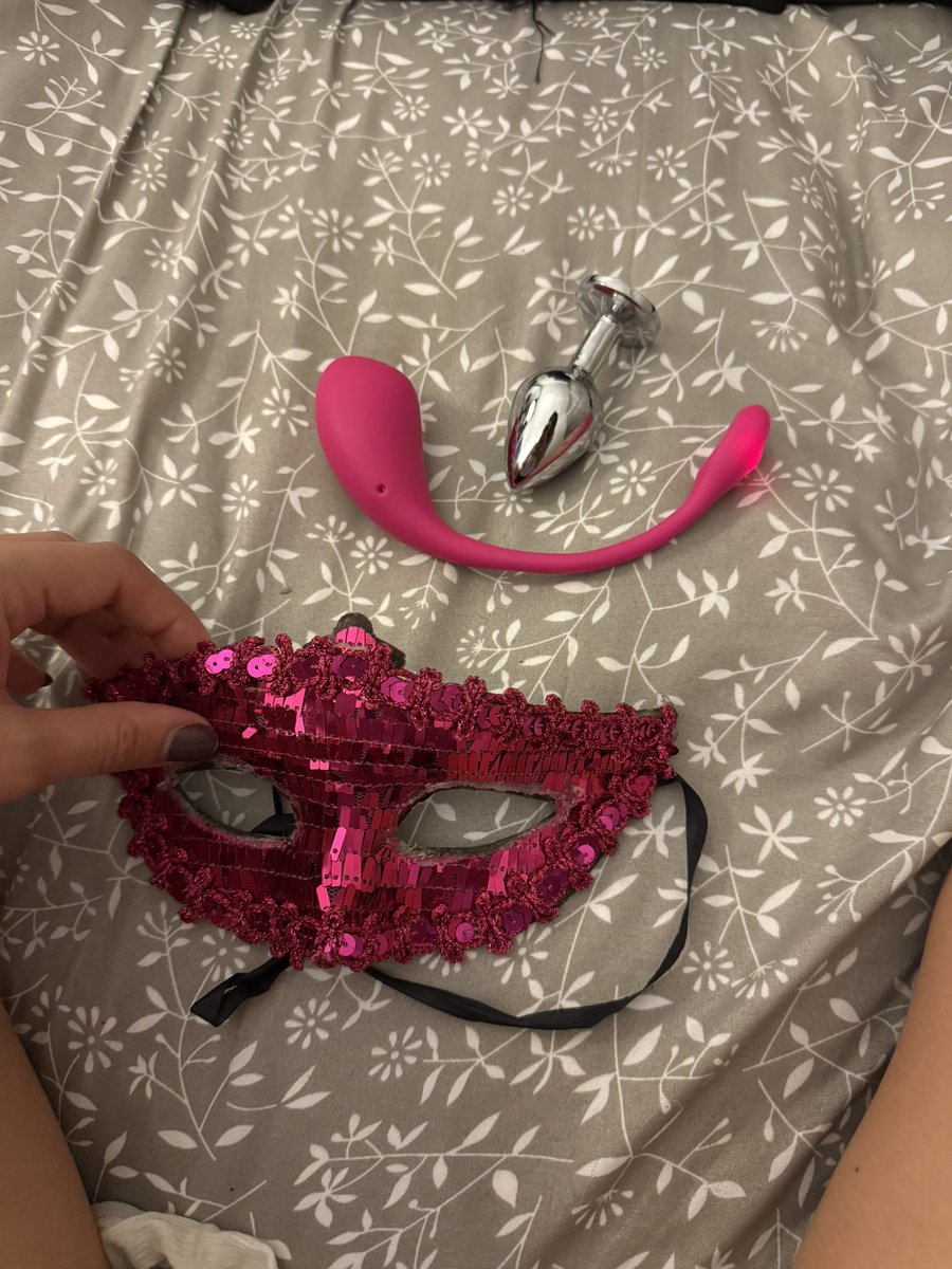 Vienes y te cuento un secreto en <a href="/amateur_tv/">Amateur.tv Official</a> ??? #SecretParty 🎭🤫💦