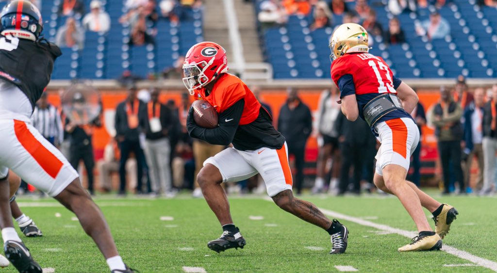 𝑩𝑹𝑬𝑨𝑲𝑰𝑵𝑮: Georgia's Trevor Etienne was named top RB on American team in vote from LB &amp; DS position groups at Practice Player-of-the-Week awards ceremony today at 2025 Reese’s Senior Bowl. 

#TheDraftStartsInMOBILE™️