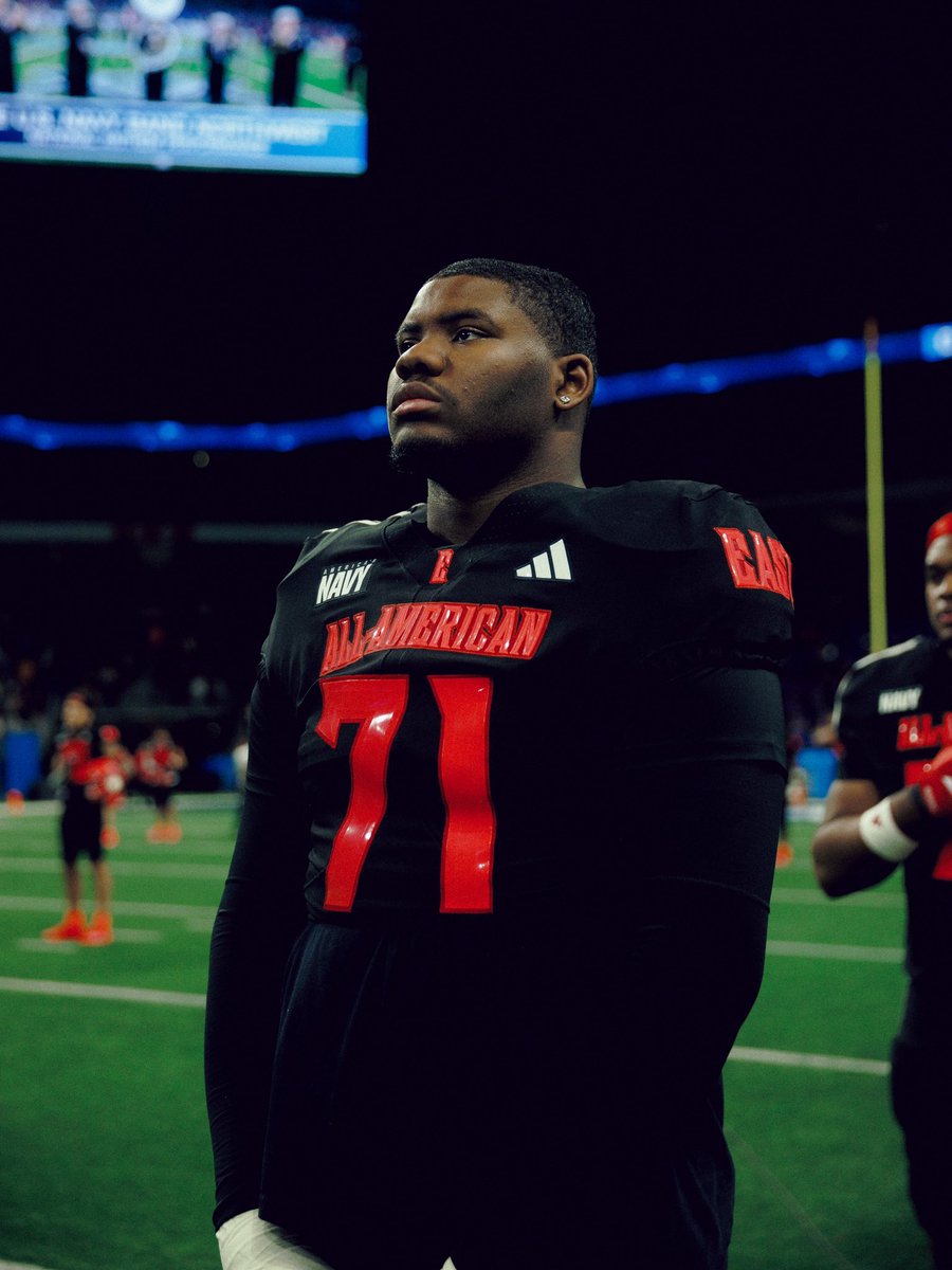 We 👀 you <a href="/_Malachi71/">Malachi Goodman</a> ✍️📸

#WeAre 
#NavyAAB 🇺🇸
 <a href="/AmericasNavy/">America's Navy</a> 
<a href="/PennStateFball/">Penn State Football</a>