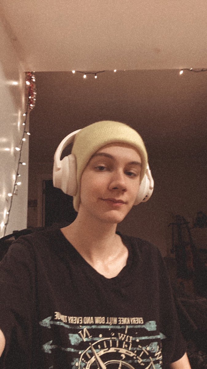 katcraft1's tweet photo. I don’t use twitter enough for anyone to even care anymore (no I will not ever be calling it X)  here’s my hecking face tho https://t.co/xFucMTtbjP