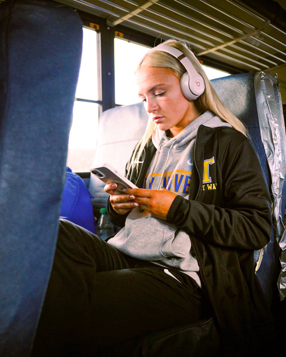 tupGBB's tweet photo. 𝐈𝐧 𝐑𝐨𝐮𝐭𝐞🚌

#FloodWarning | #LadyWaveBasketball https://t.co/ZrZdXwH2TB