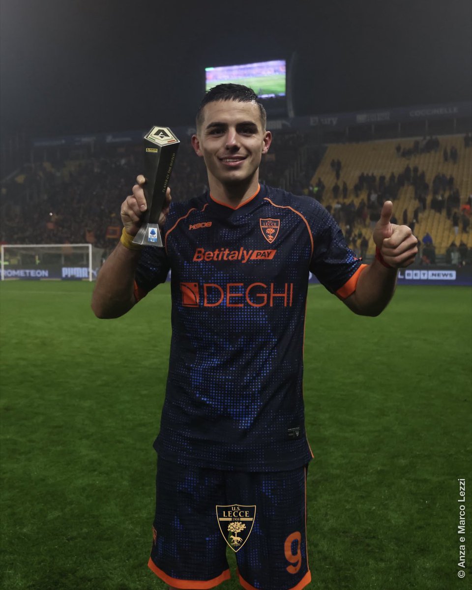 OfficialUSLecce's tweet photo. 😁🏆 Nikola Krstovic è Panini Player of the Match

#ParmaLecce #SerieAEnilive @seriea https://t.co/kv1CiXp2cY