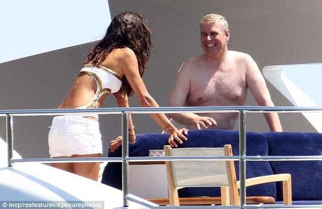 MeghansMole©️ on X: 'This is NOT Meghan Markle on a yacht with Prince Andrew This woman is Alexandra Escat https://t.co/cKBj7TDyxO' / X