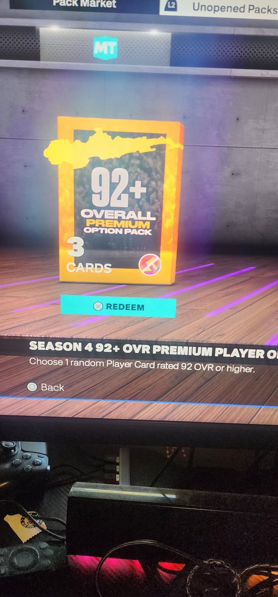 ARM1SH1's tweet photo. @ThatGamingDad25 @AntLive47 @jportell6 Question if I open this pack next season, that would mean I can get any diamond from season 4. If I open it now I only get the cards they have dropped in season 4 so far. Correct. https://t.co/w2XhW3ddGQ