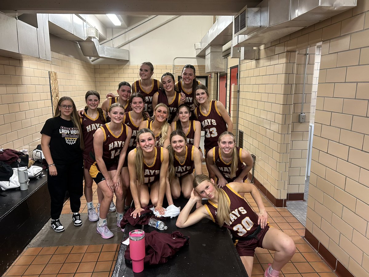 Hays_Hoops's tweet photo. A clean sweep on the road at Great Bend tonight. Proud of this group, every one of them!
V: 65-39
JV: 70-5
C: 64-14
#weoverme https://t.co/2ClkJtNRFu