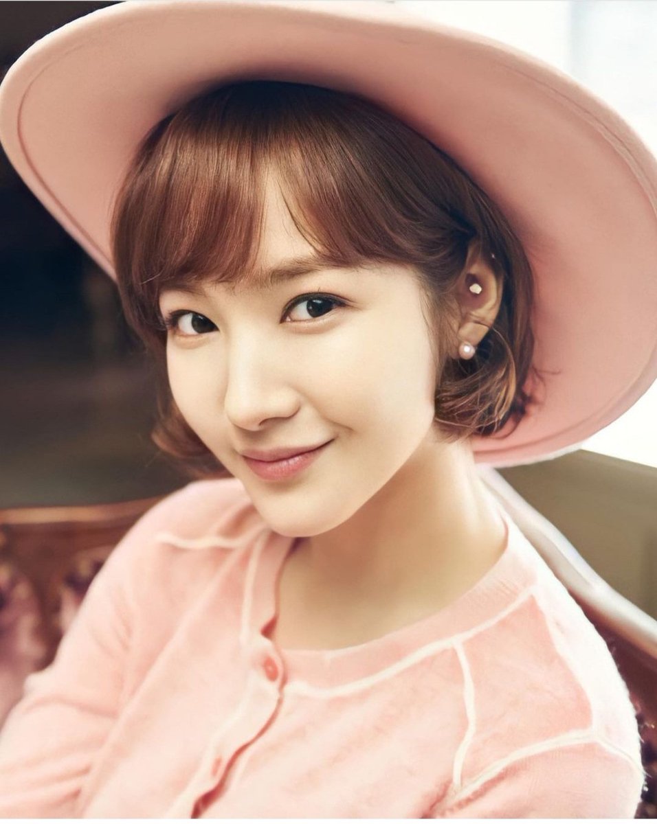 The old gold Healer look. Isn't she just too cute to handle 🫠
#ParkMinYoung #박민영