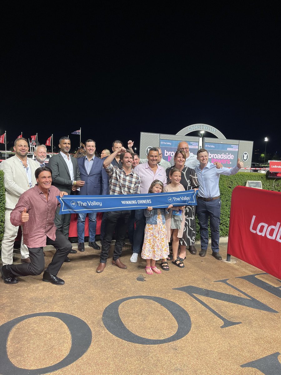 1000giggles's tweet photo. Congrats to all winning #OwnersConnections @TheValley & many thx owners sponsors members patrons @777MJB @charlottegsm10 & #TheValleyTeam @RacingVictoria participants&teams #1000Smiles #OwnersAmbassador #LoveTheValley @ladbrokescomau 🫶🙌🐎🤩🥳 https://t.co/MS2MDeFUWY