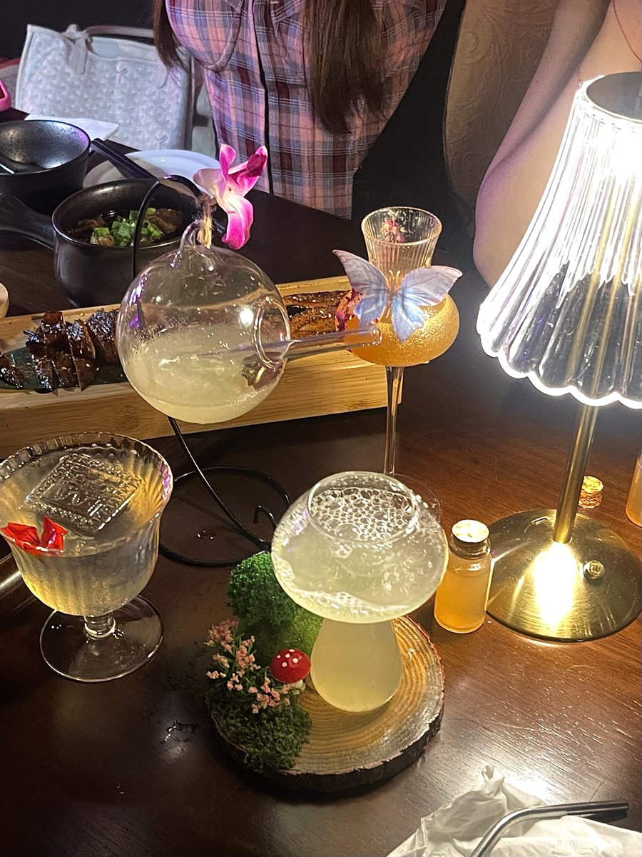 MirandaOnlyL's tweet photo. Weekend mode is on, double the happiness! 🎉
#FridayNight #GirlfriendsGathering #TipsyTime #GoodLifeWorthCelebrating https://t.co/tPh6D8II3e