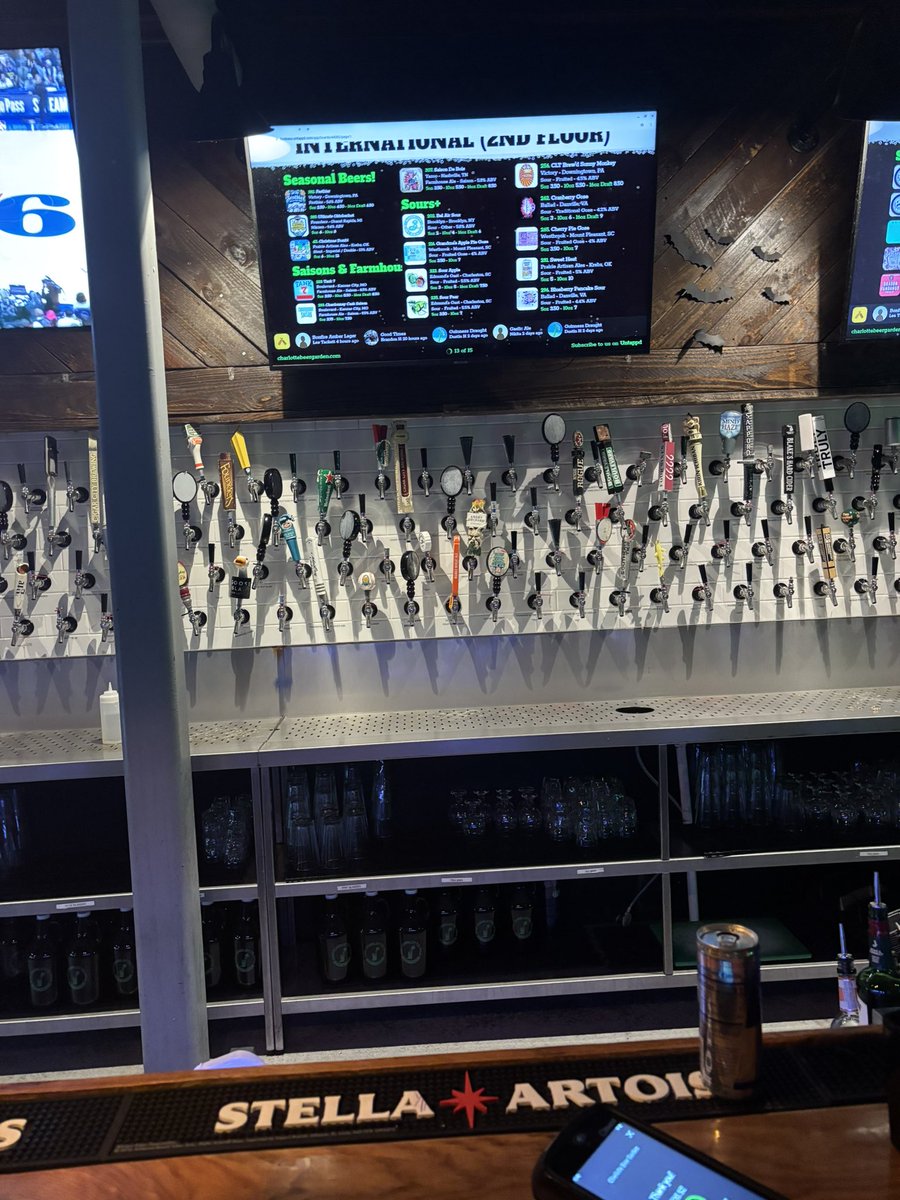 DatguyAC's tweet image. Yeah thanks I'll have a coors light @MCobbs900