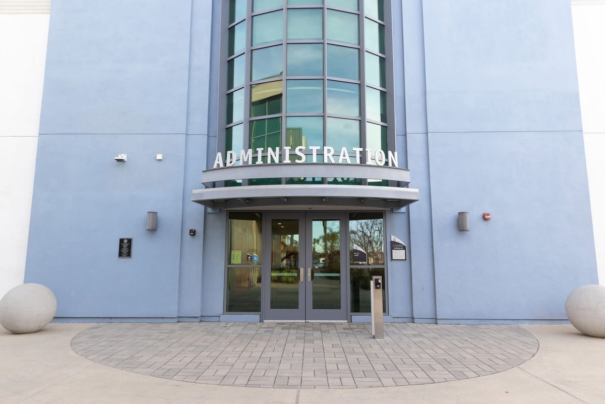 LBCityCollege's tweet image. Can’t track down your class? We’re here to help! 

Read 1st comment to see buildings around our Trades, Technology, and Community Learning Campus

If you need assistance, stop by the Welcome Week “Ask Me” Tables and connect with us!

#LBCC #ClassSchedule #SpringSemester