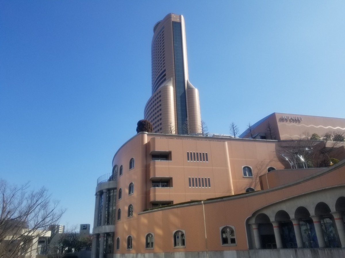 Tomoya_sss's tweet photo. いよいよ浜松公演開幕！
楽器の聖地浜松で、残すは今日明日の３公演となりました。

#アクトシティ浜松 大ホールのそばには #浜松市楽器博物館 があり、ベートヴェンの物語には欠かせないシュトライヒャーのピアノを拝見してきました。
時代を超えて歴史を伝えるピアノを間近に感じて、その歴史の一部になるような気持ちになりました。
是非お時間許す方はこちらも足をお運び頂き、より舞台を楽しんで頂ければ幸いです！

#no9 
#不滅の旋律 
#No9不滅の旋律 
#稲垣吾郎
#シュトライヒャー 
#ピアノ