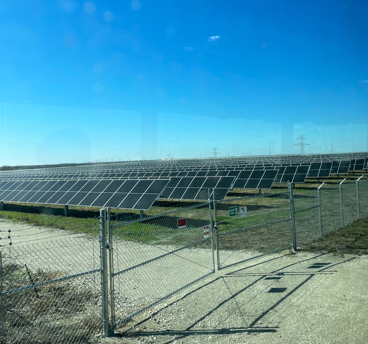 Rafael Anchía (@rafaelanchia) on Twitter photo 5) Visited Big Elm Solar in Troy, TX—a 200 MW project powering ~44,000 homes.<a href="/ApexCleanEnergy/">Apex Clean Energy</a>
It brings 30+ years of tax revenue to Bell County & local jobs. It also uses agrivoltaics—sheep graze around panels, supporting farmers & reducing maintenance costs. #TxEnergy 5) Visited Big Elm Solar in Troy, TX—a 200 MW project powering ~44,000 homes.<a href="/ApexCleanEnergy/">Apex Clean Energy</a>
It brings 30+ years of tax revenue to Bell County & local jobs. It also uses agrivoltaics—sheep graze around panels, supporting farmers & reducing maintenance costs. #TxEnergy